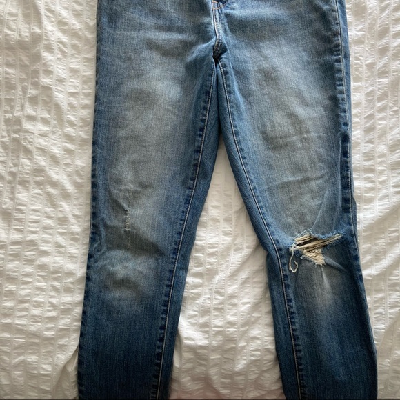 Levi’s Distressed Jeans - Picture 2 of 3